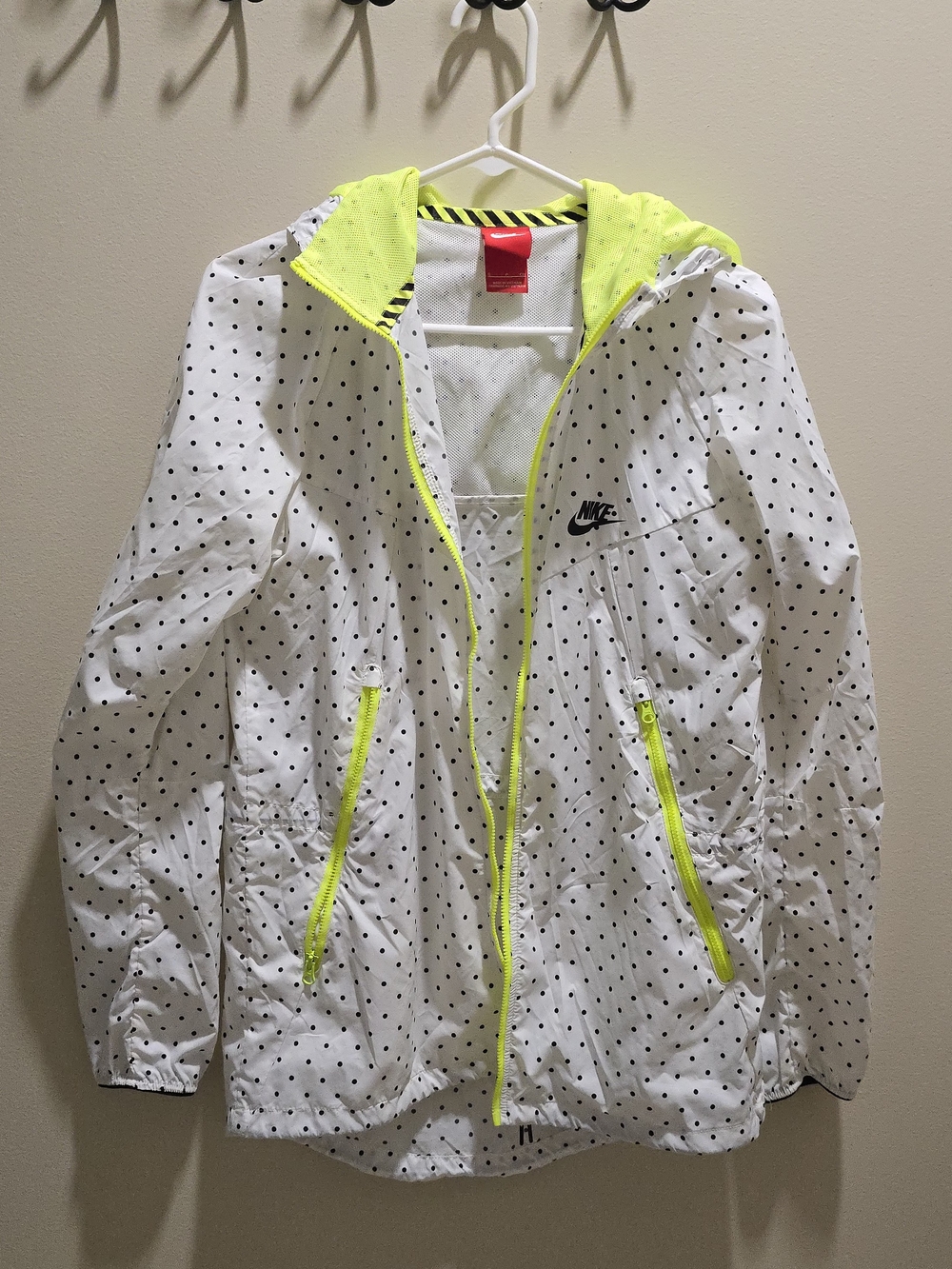 Nike Women’s White Polka Dot Windbreaker Jacket with Neon Yellow Trim